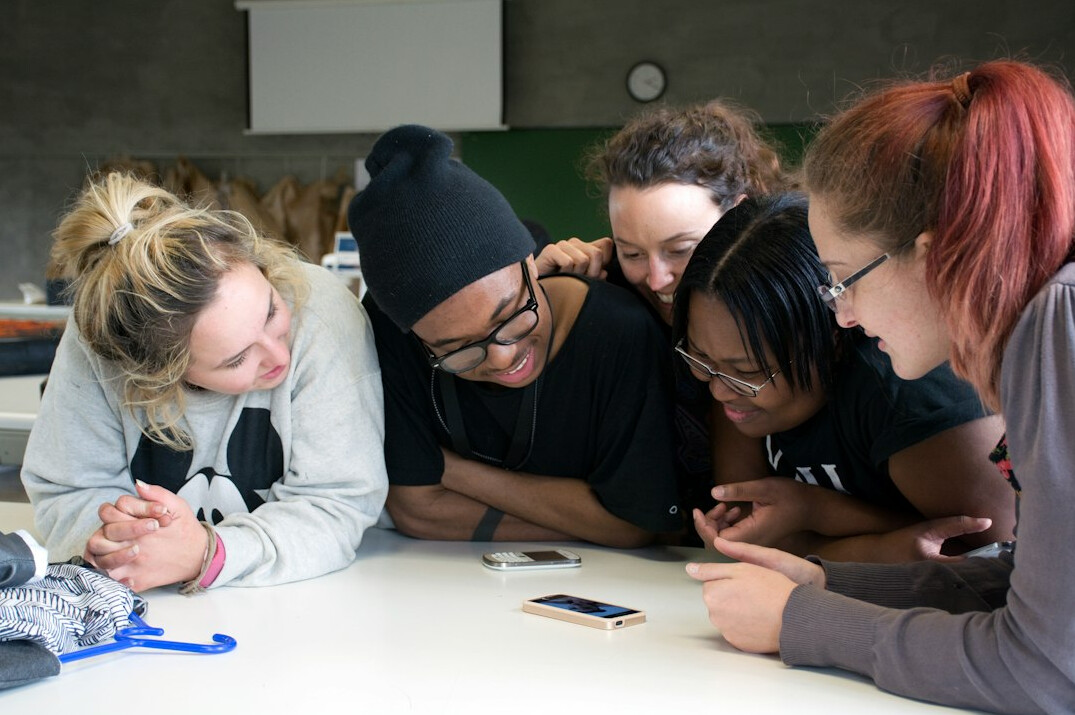 it students collaborating on practical project